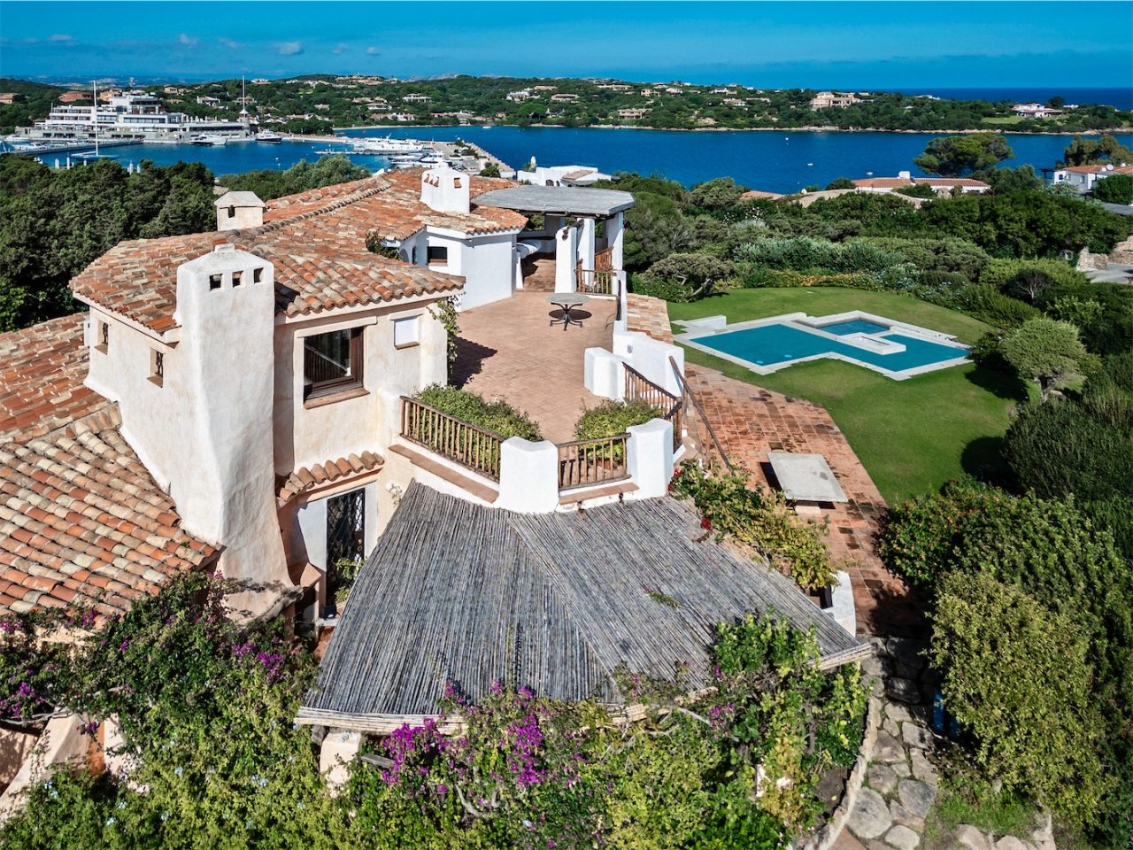 Villa con giardino nei pressi della marina di Porto Cervo
